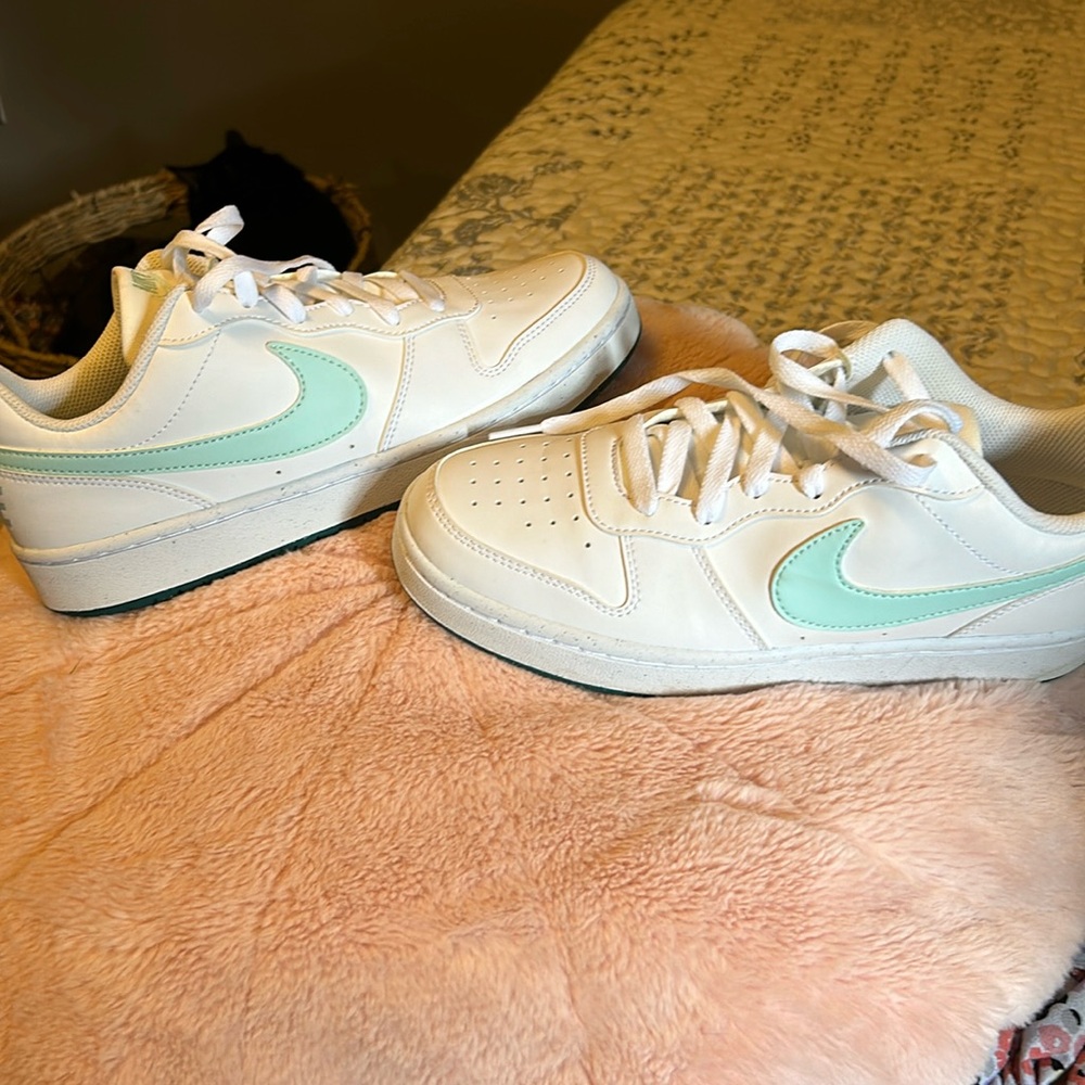 Nike Low Court Tennis Shoes